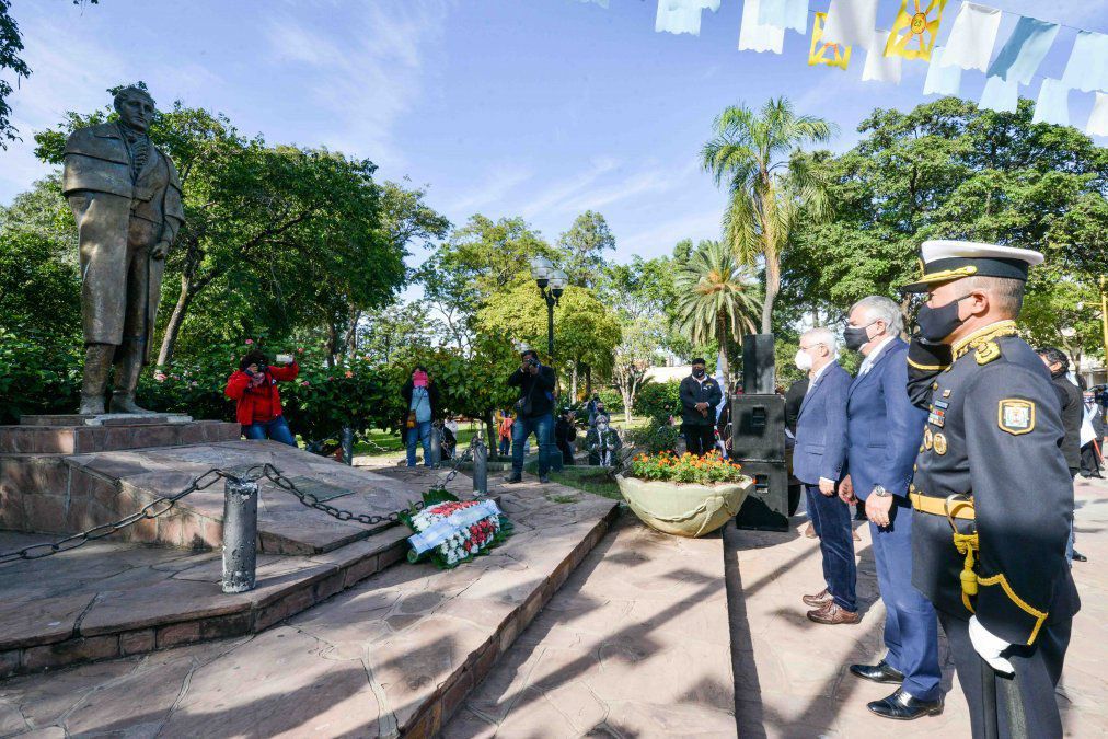 El gobernador Morales encabezó el acto en conmemoración a la Revolución de Mayo