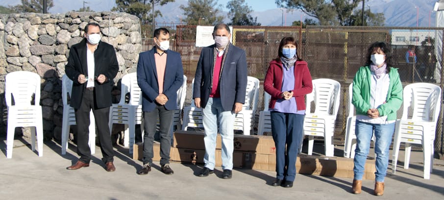 La municipalidad donó sillas y gazebos para el Hospital de Campaña