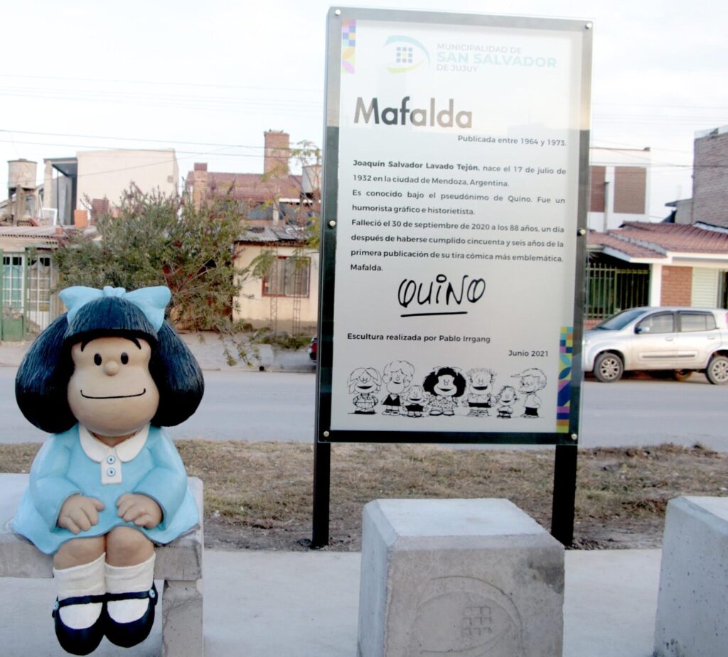 Escultura de Mafalda en homenaje a Quino