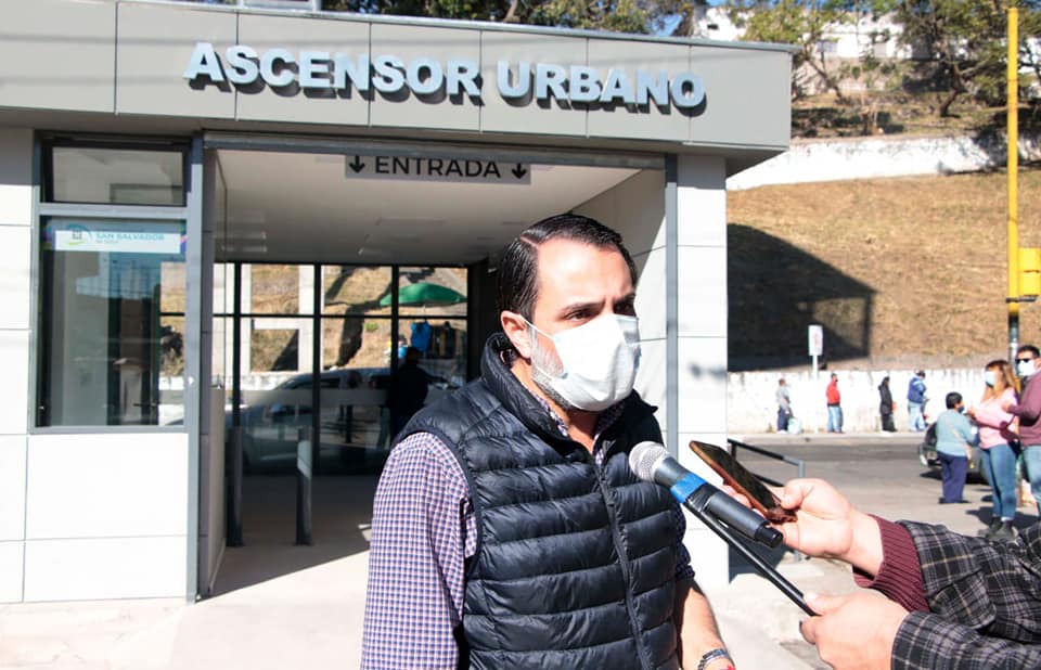 El concejal Aguiar estuvo presente en las pruebas de funcionamiento del ascensor urbano