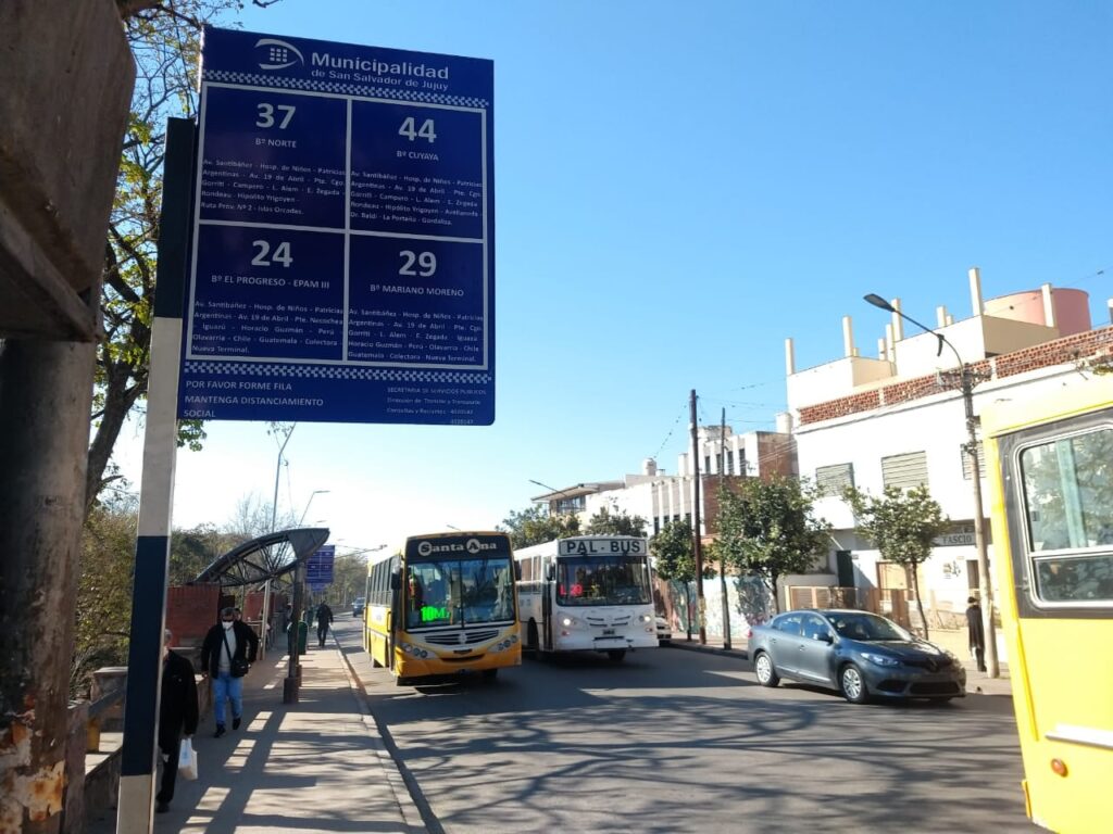 Se normalizó el servicio de transporte urbano de pasajeros y los colectivos ya recorren la ciudad