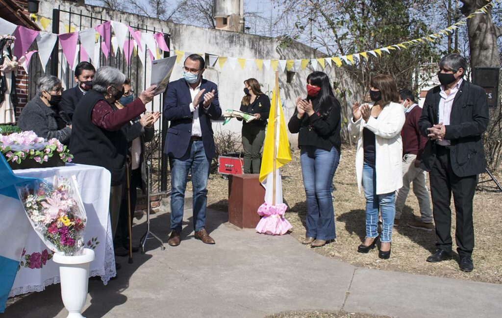 El lunes por la mañana se concretó el acto protocolar por la conmemoración del 51 Aniversario del barrio Santa Rosa.