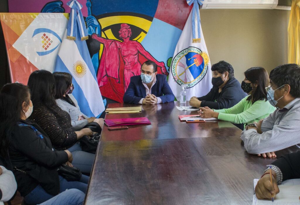 El Concejal Lisandro Aguiar recibió a las autoridades de los Centros Vecinales de los barrios Puente Otero y Villa Belgrano para hablar de diferentes temas que hacen al mejoramiento barrial.