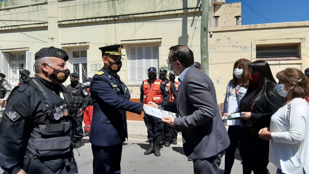 Ediles capitalinos entregaron el pasado miércoles la minuta que declara de Interés Municipal el Aniversario Nº 100 del Cuerpo de Bomberos de la provincia.