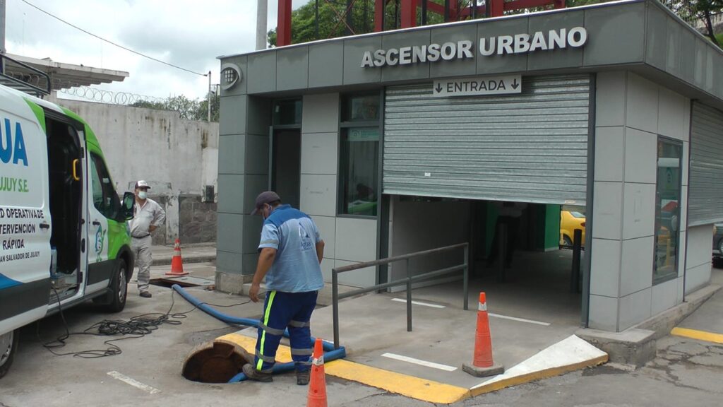 La secretaría de Servicios Públicos informó que el Ascensor Urbano sufrió una rotura de bomba tras las lluvias, razón por lo cual se suspendió su funcionamiento.