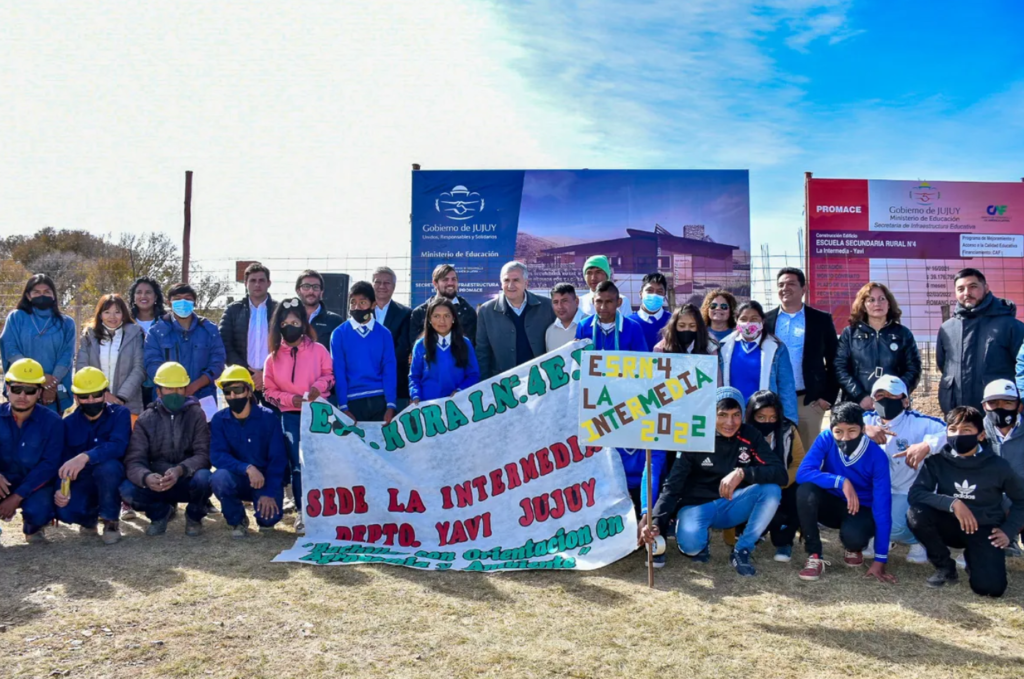 El Gobernador encabezó el acto de inicio de obra del nuevo edificio para la Escuela Secundaria Rural Nº 4, en la localidad de La Intermedia.