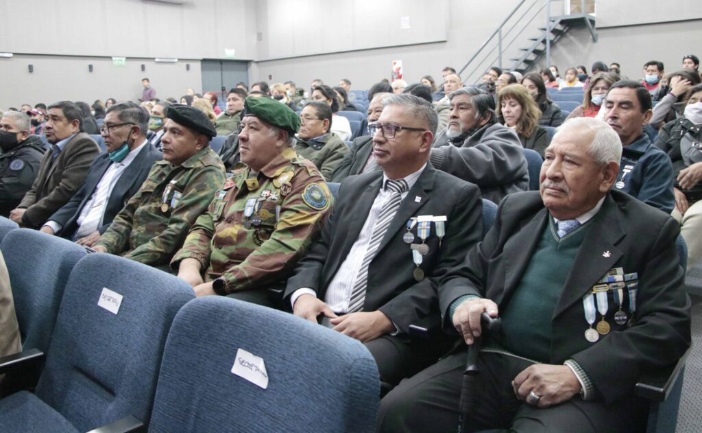 En las instalaciones del Centro Cultural “Éxodo Jujeño” se llevó a cabo un emotivo acto con la presencia de los héroes de Malvinas de nuestra provincia, quienes fueron reconocidos con una ordenanza que los declara Ciudadanos Distinguidos de San Salvador de Jujuy.