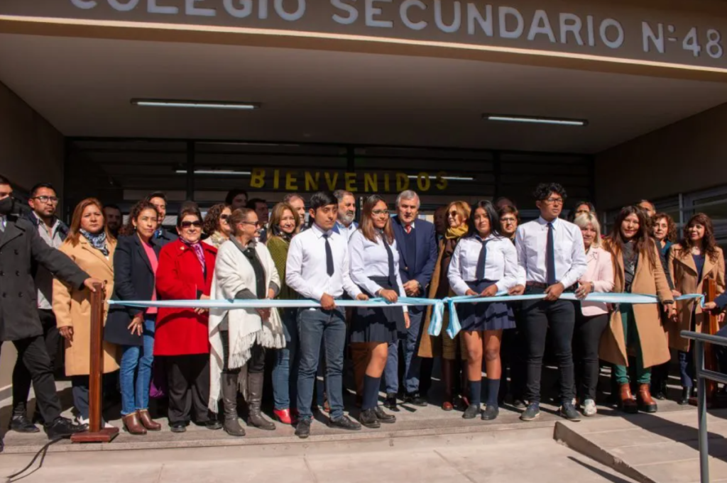 El Gobernador Gerardo Morales dejó inaugurado el edificio del Colegio Secundario N° 48, en el barrio Alto Comedero.