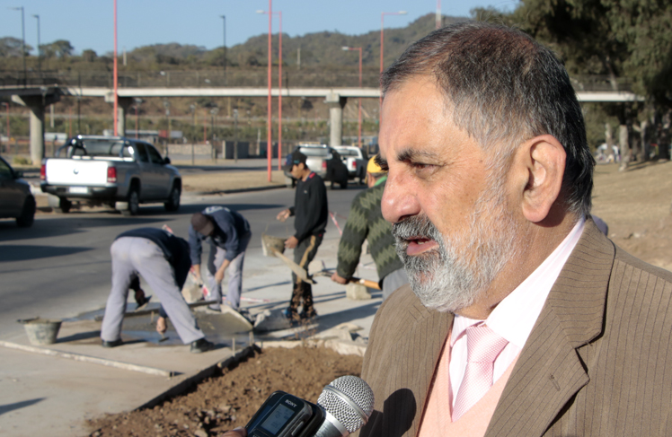 El Intendente Raúl “Chuli” Jorge recorrió las obras del nuevo derivador que une la avenida De Los Estudiantes de Ciudad Cultural, con el barrio Alto Padilla.