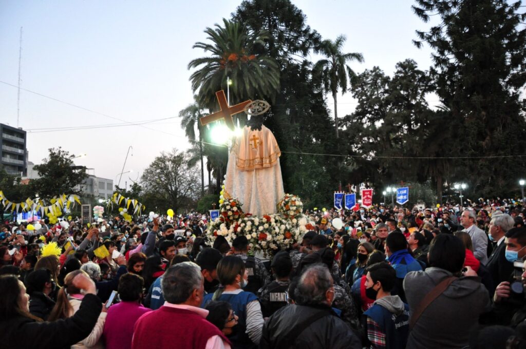 La feligresía católica jujeña celebró una misa y realizó la tradicional procesión en honor a al Santísimo Salvador, patrono de la ciudad de San Salvador de Jujuy.