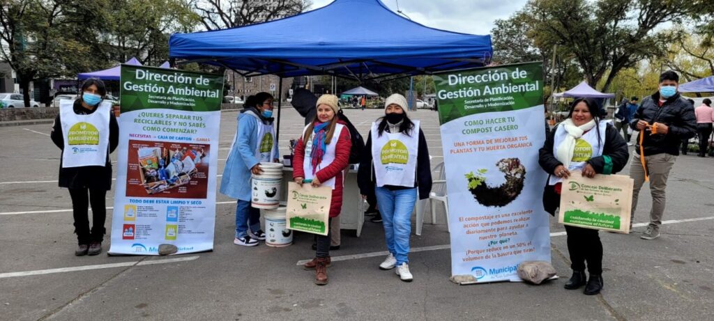 Busca dar cumplimiento a la recientemente aprobada Ordenanza que establece la reducción progresiva y posterior prohibición de la entrega de bolsas plásticas no biodegradables por parte de los comercios.