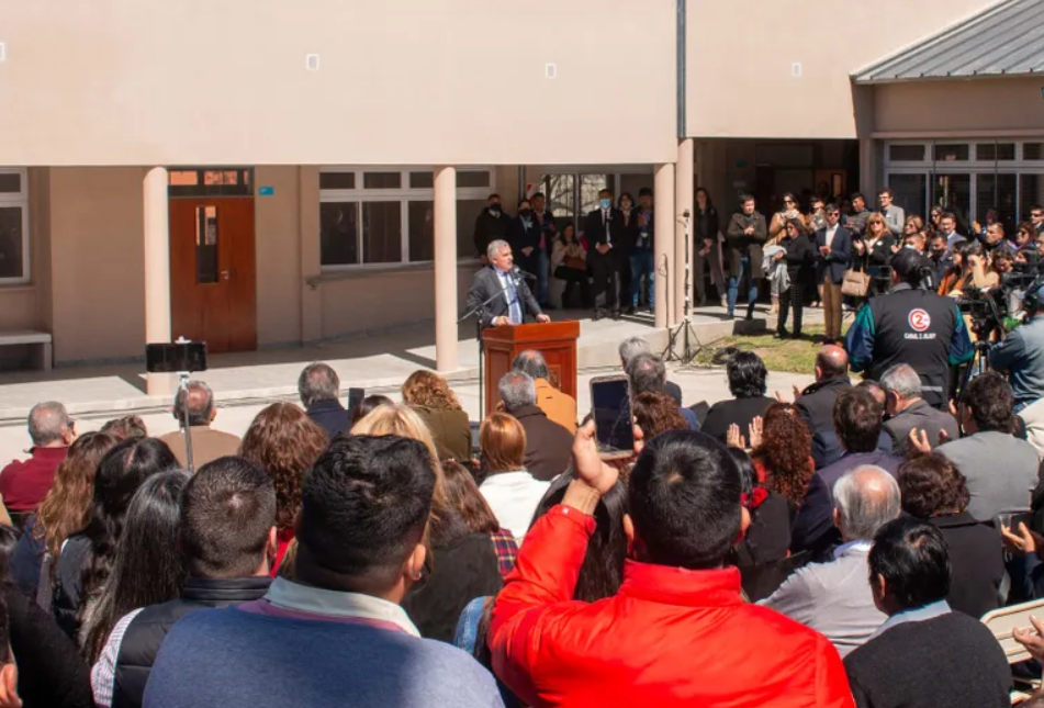 El gobernador inauguró el nuevo edificio del Colegio Secundario N° 39 de Campo Verde y reafirmó el compromiso con la educación pública.