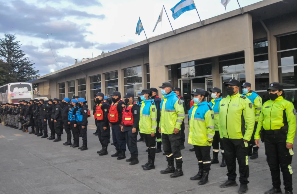 El Ministro de Seguridad, Luis Martín, encabezó en instalaciones de la Central de Policía, el acto de lanzamiento del operativo policial especial con motivo del inicio del receso invernal.