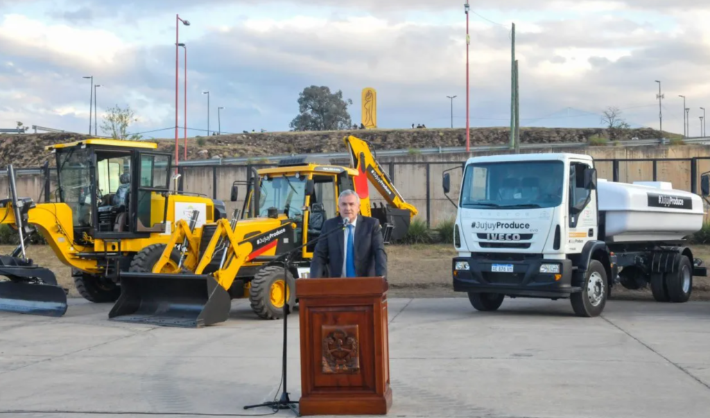 El gobernador Gerardo Morales encabezó el acto de presentación de equipamiento destinado a productores de la Puna, en el marco de la iniciativa Unidad de Apoyo a la Producción (UAP).