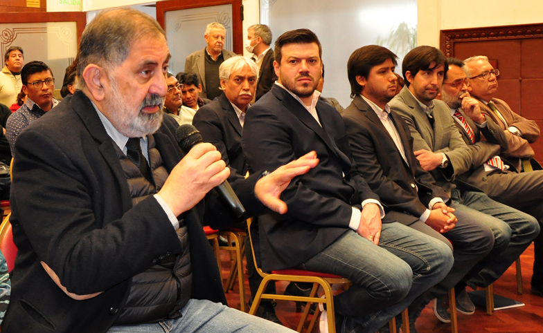 El intendente, Raúl “Chuli” Jorge, participó junto a otros jefes comunales de la reunión convocada por la Comisión de Asuntos Institucionales de la Legislatura para referirse sobre la reforma parcial de la Constitución Provincial.