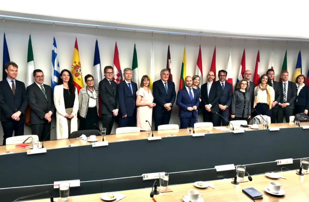 El Gobernador Morales participó en la reunión mensual que celebran los embajadores de la Unión Europea en nuestro país, oportunidad en la cual se puso bajo análisis las oportunidades de cooperación entre Jujuy y los estados miembros de esa región.