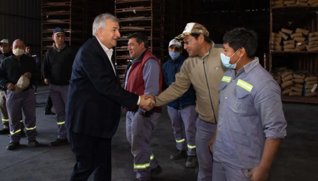 El gobernador Morales presidió el acto de entrega de financiamiento a pequeños productores por un monto de 5.000.000 de dólares, fortaleciendo así al sector tabacalero.