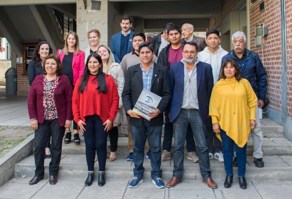 Concejales reconocieron a estudiantes de la carrera de Ingeniería Industrial de la UNJu por la creación de anteojos 3D para rehabilitar el estrabismo infantil.