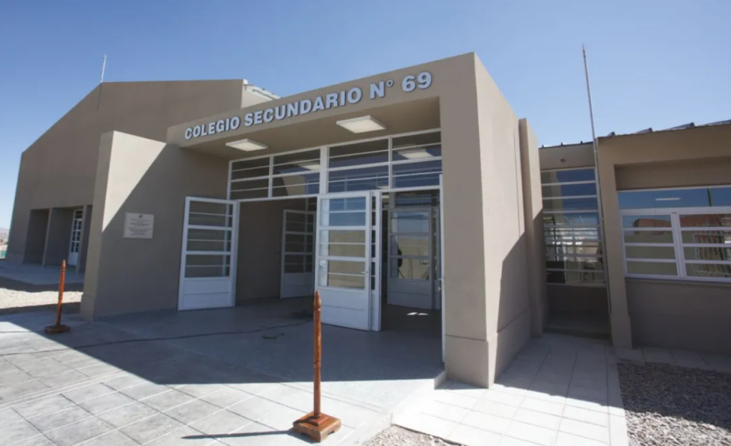 El gobernador Gerardo Morales encabezó el acto de inauguración del edificio de la Escuela Secundaria N° 69 en  La Quiaca.