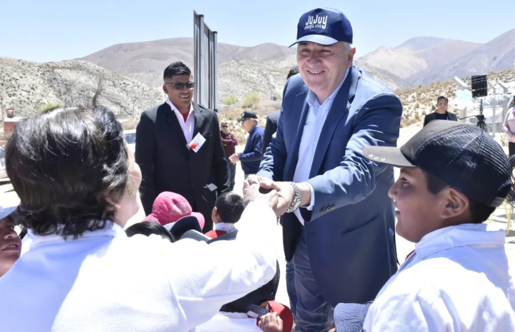 El Gobernador encabezó el acto de inauguración del edificio para la Escuela Secundaria Rural N° 1 mediada por TIC Sede Quebraleña.