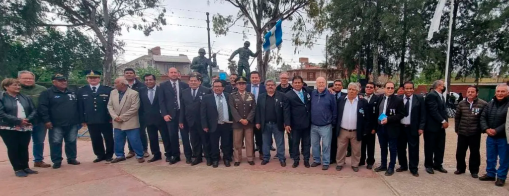 El acto se realizó en la plaza Héroes de Malvinas de Palpalá, en el marco de los homenajes por el 40° aniversario del conflicto del Atlántico Sur, donde se entregaron veintidós medallas en reconocimiento al heroísmo de los soldados jujeños.