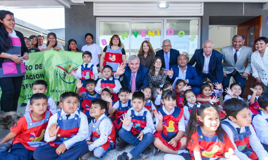 "Apostar a la educación es apostar al presente y al futuro", expresó el Gobernador durante la inauguración del Jardín Independiente N° 53, en Santa Clara.