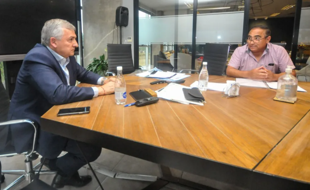 El gobernador Morales, recibió al comisionado municipal de Volcán, Rubén González, con el propósito de delinear proyectos de obras para esa jurisdicción.