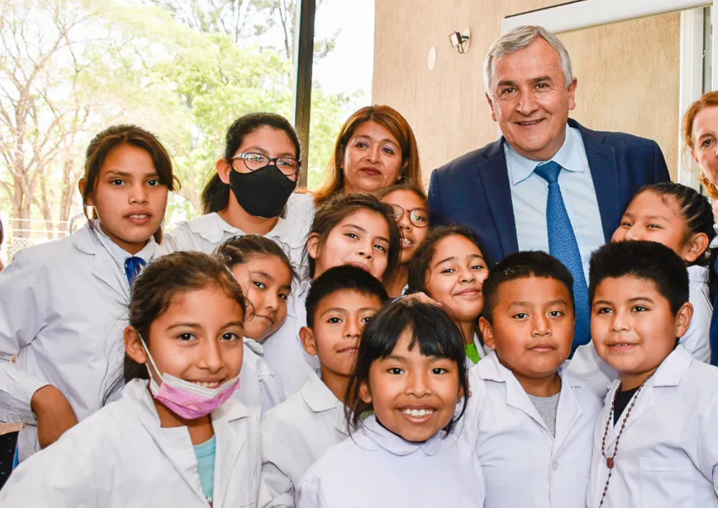 El Gobernador encabezó en Arrayanal el acto inaugural del edificio de la Escuela Secundaria Rural Virtual Nº 5 Mediada por TIC.